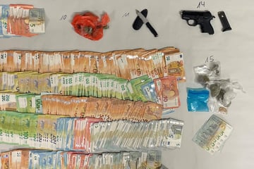Köln: Drogen, Waffen, Bargeld: Polizei räumt Köln-Kalk auf