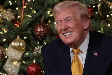Trump rages at "radical left scum" in Christmas message denying rising inflation