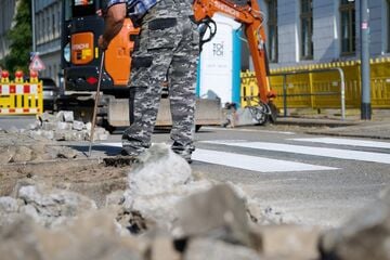Dresden: Nach Aufmal-Aktion: Hier wird seit heute ein richtiger Zebrastreifen gebaut