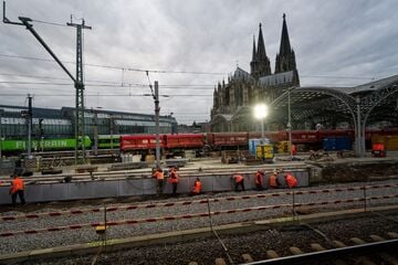 Erster Werktag ohne Regional- und Fernzüge am Kölner Hbf: So ist aktuell die Lage