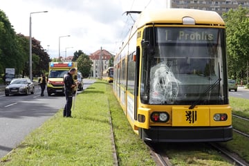 Unfall in Dresden: Straßenbahn erfasst 38-Jährigen an Haltestelle Hygienemuseum