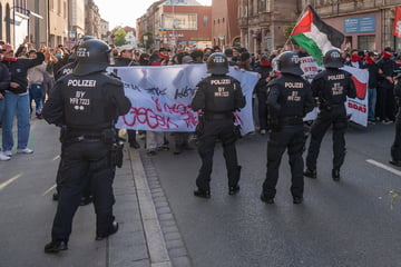 Polizisten bei Demo attackiert und verletzt: Großrazzia gegen linke Szene in Bayern