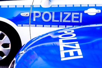 Straße nach Bombendrohung in Halle voll gesperrt: Menschen müssen evakuiert werden