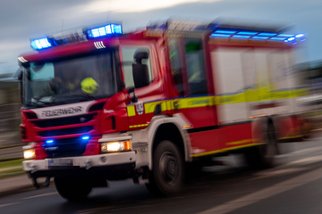 Dachstuhlbrand in Reihenhaus: Feuerwehr findet Leiche