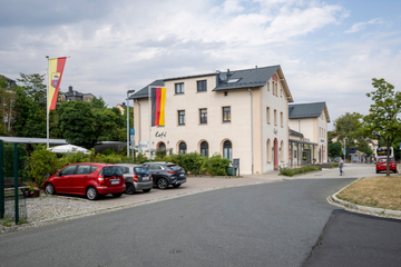 Jugendliche mit Pistole bedroht, kurz zuvor hörten sie einen lauten Knall