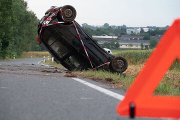 Unfall auf Kreisstraße: Kia landet im Graben