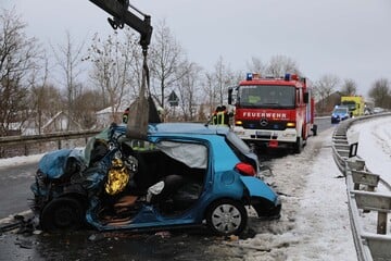 Eisglätte wird auf Bundesstraße zur Todesfalle: Autofahrer hat keine Chance