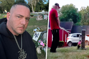 Mann besucht jeden Tag Grab seiner Ex-Frau: Was er dort macht, ist empörend