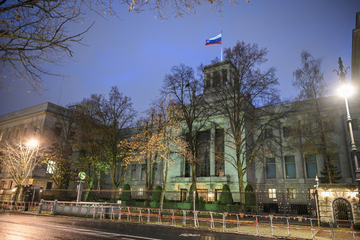 Berlin: Videoprojektion auf russischer Botschaft bleibt verboten: Organisator nimmt das nicht hin