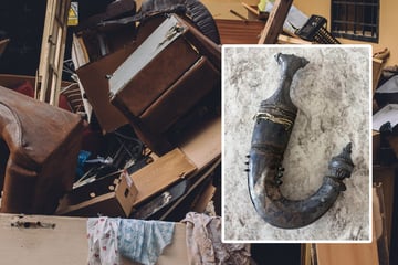 Frau kümmert sich nach Tod von Vater um Nachlass: In Schrank versteckt findet sie seltsamen Gegenstand