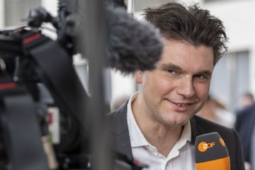 ZDF-Moderator packt über sein Coming-out aus: "Habe mich nie vor eine Gruppe gestellt und es verkündet"