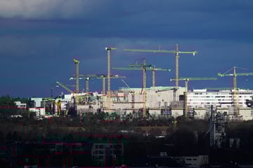 Dresden: Arbeiter eingeklemmt: Rettungseinsatz auf der Infineon-Baustelle