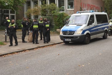 Messerattacke: Mann erleidet schwere Stichverletzung: Täter auf der Flucht?