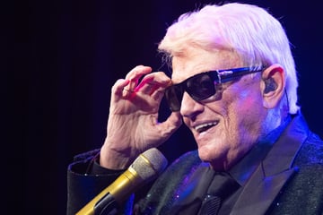 Ungewohntes Foto: Heino zeigt sich ohne sein Markenzeichen