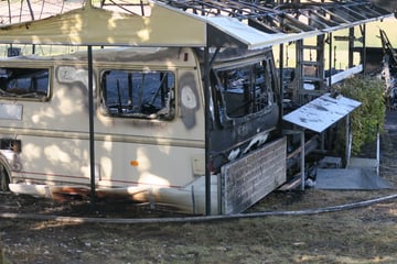 Explosion an der Koberbachtalsperre: 15 Wohnwagen abgebrannt