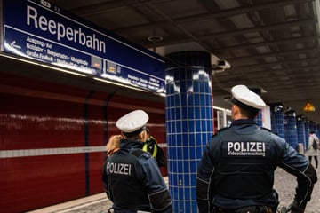 Polizeieinsatz auf der Reeperbahn: Mann mit Waffe gesichtet
