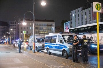 Berlin: Pyrotechnik und Barrikaden - Berliner Polizei an Halloween im Dauereinsatz