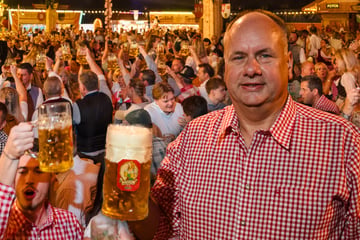 Dresden: Nach zwei Schlägen läuft's: Pichmännel-Oktoberfest gestartet