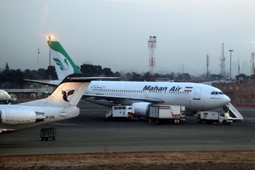 Nahost-Konflikt: Irans Flughäfen stellen Betrieb ein - Flugabwehr aktiv