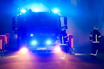 Wohnung in Flammen: 66 Menschen evakuiert!