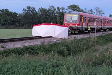 Nahe Karpfhamer Volksfest: Junger Mann (†23) von Zug erfasst und tödlich verletzt
