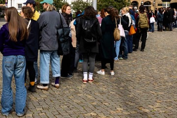 Dresden: Riesen-Schlange in Dresden: Warum warten die Leute hier ewig?
