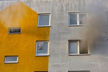Feuer in sächsischem Plattenbau: Leiche in Wohnung gefunden