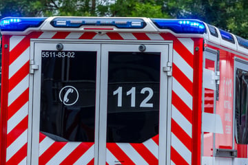 Auto landet auf dem Dach: Junge Frau stirbt nach Unfall in Niedersachsen