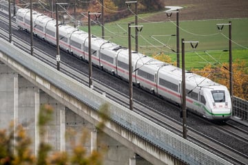 Person auf Schnellfahrstrecke von ICE erfasst: Über 650 Reisende müssen evakuiert werden