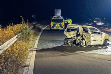 Zwei Tote bei Horrorcrash auf A555: Mann und Frau verbrennen in VW-Wrack!