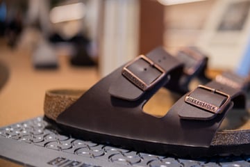 Luxus-Latschen aus Sachsen: Birkenstock kauft Fabrik bei Dresden