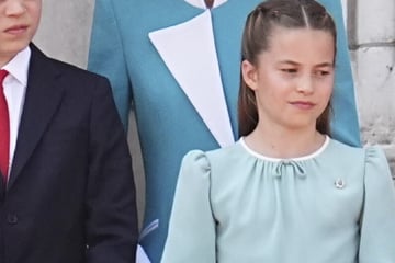 Prinzessin Charlotte im Partnerlook mit Mama Kate - doch mit niedlichem Detail ehrt sie Queen Elizabeth