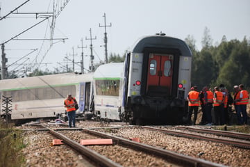 Zugunglück in Polen! Betonmischer prallt gegen Lok - eine Tote