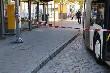 Mann von Omnibus überfahren: Spektakuläre Rettung in Innenstadt