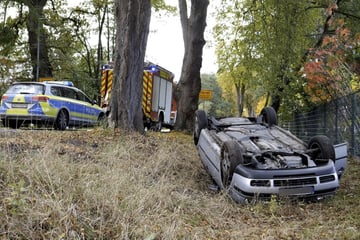 18-Jähriger verliert Kontrolle über Auto und verletzt sich schwer