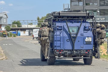 Spezialkräfte stürmen zwei Objekte: Mehrere Festnahmen bei Drogenrazzia