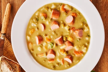 Kartoffelsuppe mit Würstchen: Schnelles Rezept für den Suppenklassiker!