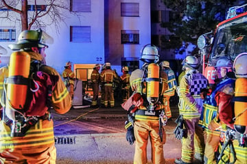 Stuttgart: Bewohner retten sich aufs Dach: Wohnungsbrand in Esslingen!