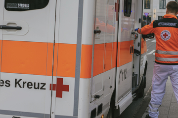 Beziehungstat: Mann und Frau nach Messerstecherei lebensgefährlich verletzt