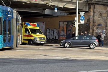 Unfall am Bahnhof Mitte: Radfahrer von Opel erfasst