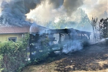 Carport-Brand in Thüringen: Flammen greifen auf Wohnhaus über