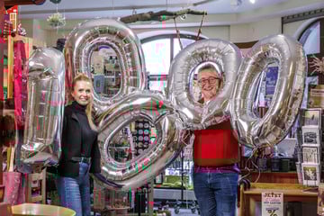 Dresden: Carolabrücken-Steine und Muddi-Postkarten: Das sind die Renner aus 10.000 Tagen "Catapult"