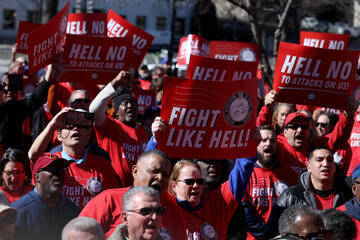 US Postal Service workers say "Hell no!" to Trump's privatization plan in Capitol Hill rally