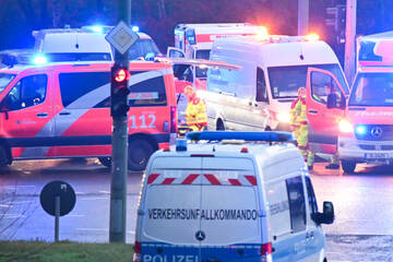 Beim Abbiegen übersehen: Zehnjähriger bei Unfall von Van überrollt