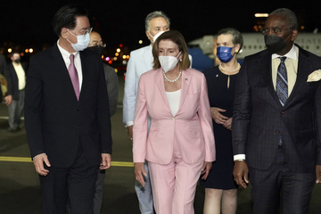 Pelosi in Taiwan eingetroffen - China schickt Kampfjets