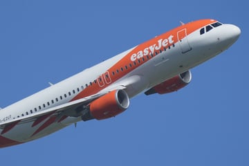 Flugzeug unter Mörser-Beschuss: Pilot muss Landeanflug wegen Hochzeit abbrechen