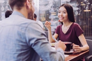 Diese 7 Anzeichen zeigen versteckte Zuneigung