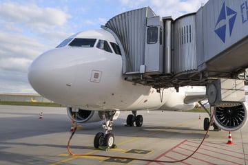 Leipzig: Betrunken im Urlaubsflieger: Pilot schmeißt aggressiven 42-Jährigen raus