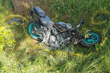Tödlicher Unfall: Motorrad fängt sofort Feuer