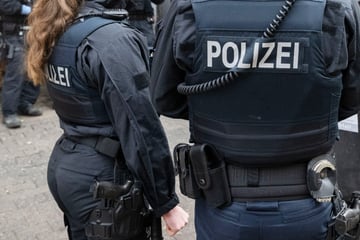 Frankfurt: Erschreckender Zwischenfall in Frankfurt: Zwei Menschen beleidigt und angegriffen